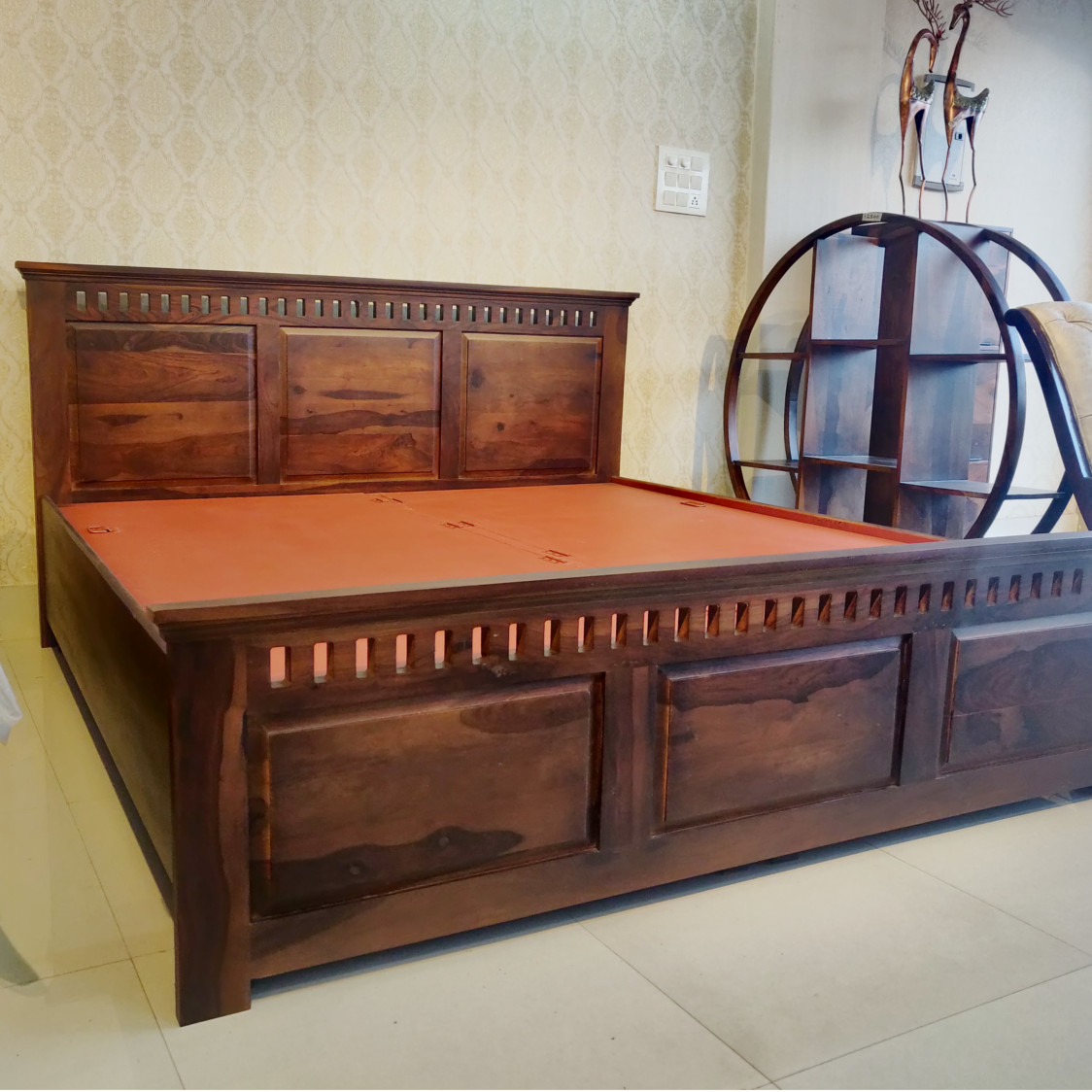Amaltas Solid Sheesham Wood Kuber Bed